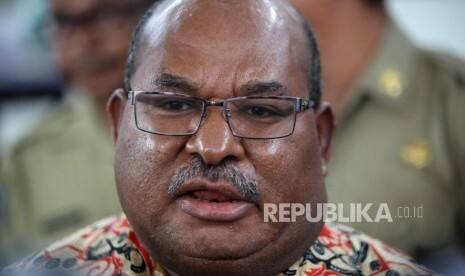 Gubernur Papua Jelaskan ke Tito Soal Naik Ojek ke PNG