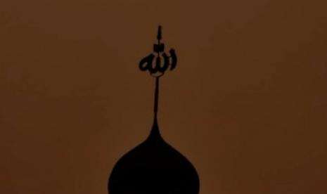Adzan Terlalu Cepat, Seluruh Jamaah Masjid Batal Puasa