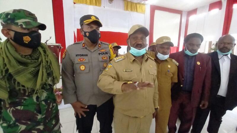 Bupati Puncak Papua Tantang KKB: Kalau Mau Perang Lawan TNI-Polri, Itu Baru Laki-Laki!