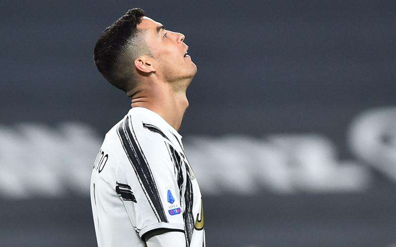Viral, Detik-detik Cristiano Ronaldo Ketakutan saat Jadi Pagar Betis Vs Parma
