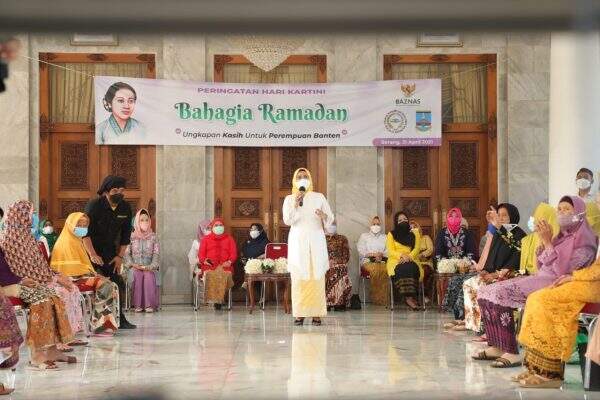 Hari Kartini, KPP-RI dan Bupati Serang Berbagi Kebahagiaan dengan Perempuan Lansia