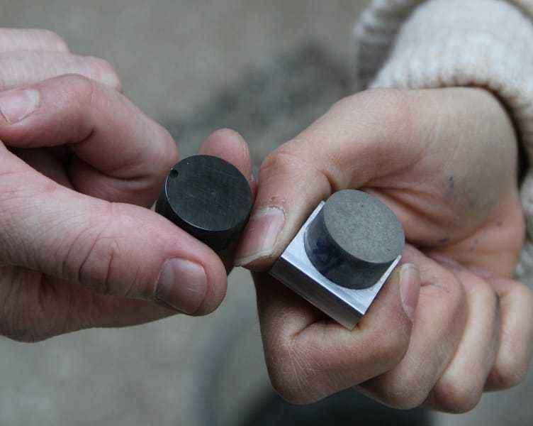 Melistriki Semen dengan Nanokarbon Hitam
