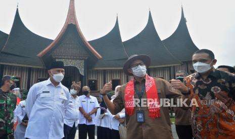 Sandiaga Undang Investor Kembangkan Pariwisata di Padang