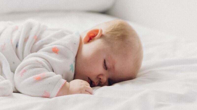 Bayi Sulit Tidur? Mungkin Ini Penyebabnya, Moms Perlu Tahu Nih