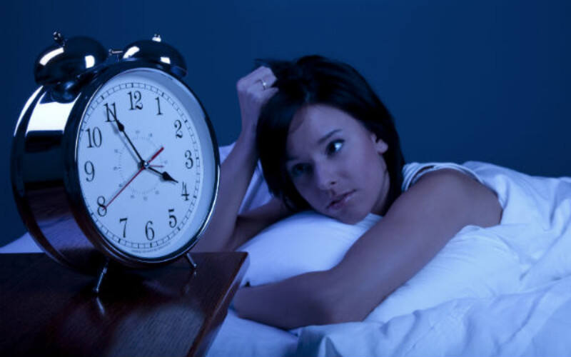 Sering Terbangun Tidur Tiba-tiba Tingkatkan Risiko Kematian, Terutama pada Perempuan