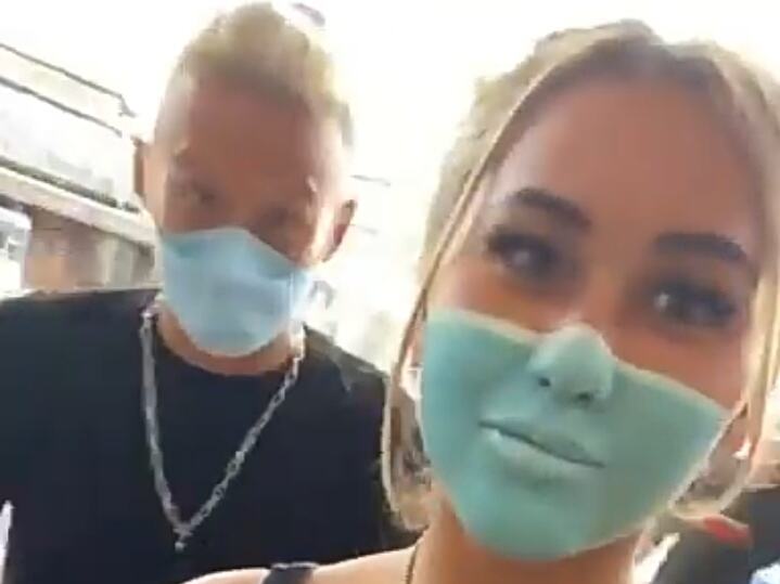 Lukis Masker di Wajah saat Belanja, Dua Bule Ini Bikin Netizen Geram