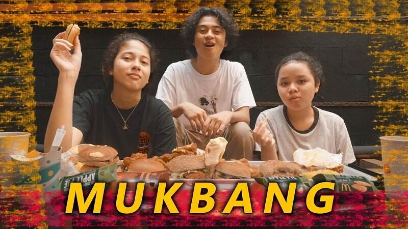 Bastian Steel Ajak Sitha Marino dan Romaria Mukbang Makanan Cepat Saji, Intip Keseruannya!
