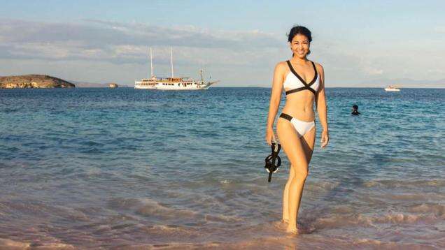 Outfit Gowes Kerenina Sunny, Kece dan Manis Pakai Kebaya Dipadu Celana