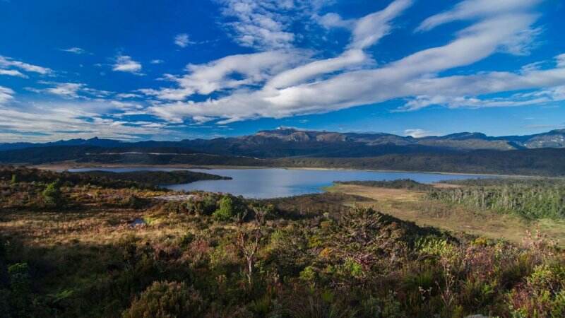 Danau-danau Indah di Tanah Papua Ini Bikin Kamu Terpana! Wajib Masuk Wishlist!