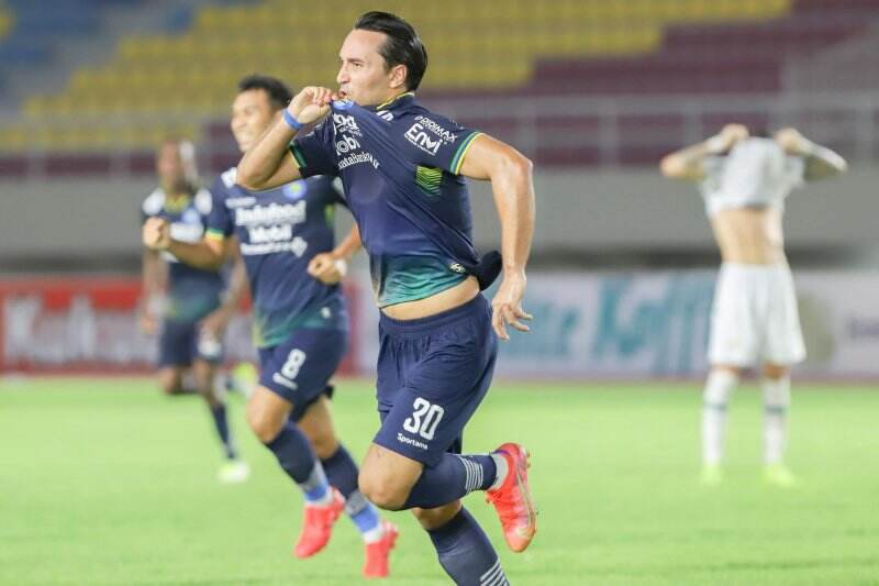 Penampilan Ezra Walian Bersama Persib Bandung Makin Ciamik