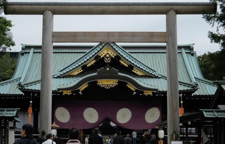 PM Jepang Kirim Persembahan Ritual ke Kuil Kontroversial, Korsel Kecewa