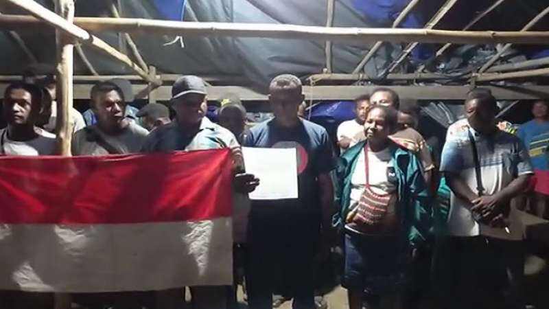 Petinggi OPM dan Gubernur Negara Republik Federal Papua Barat Beserta 17 Anggota Menyerahkan Diri