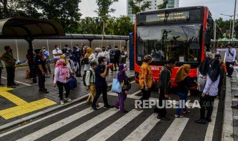 Senang Ada Bus Transjakarta Gratis di Stasiun Tanah Abang