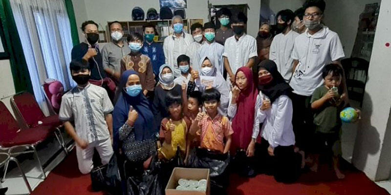 Sejak Awal Ramadan, IKA Unpad Rutin Bagikan Menu Iftar Ke Masyarakat