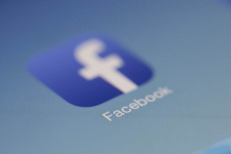 Tak Suka Kebijakan Baru Apple, Facebook Ancam Pengguna iOS Untuk Bayar