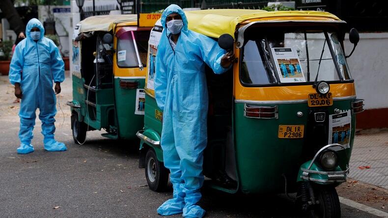 Kekurangan Ambulans, Pemerintah India Manfaatkan Bajaj untuk Angkut Pasien