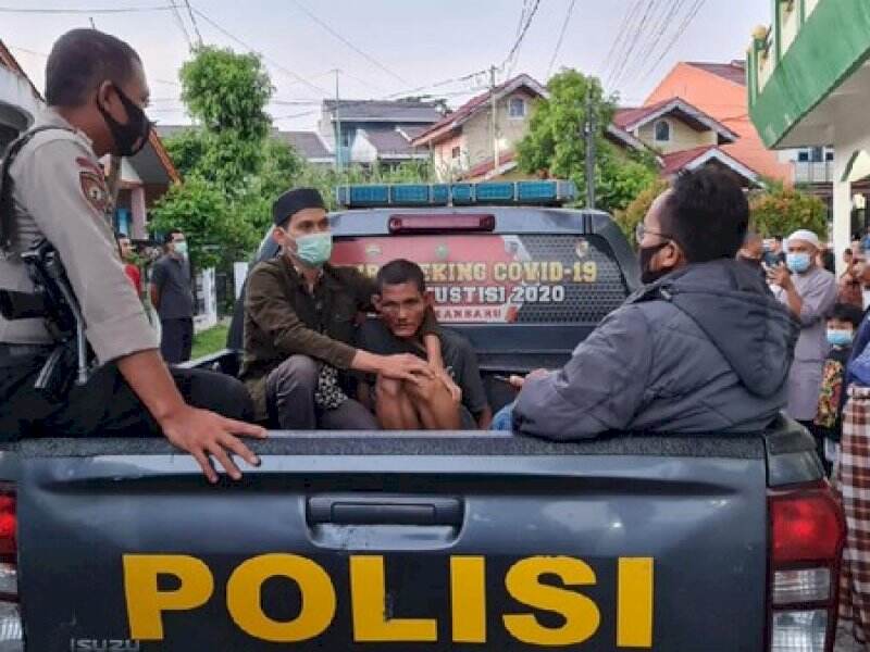 Pemukul Imam Masjid Menyusup saat Qunut Salat Subuh