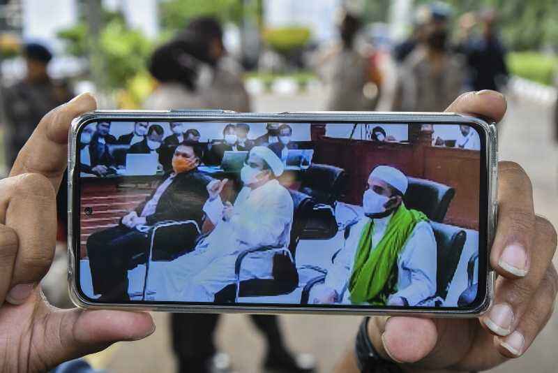 Rizieq Shihab Divonis Delapan Bulan Penjara