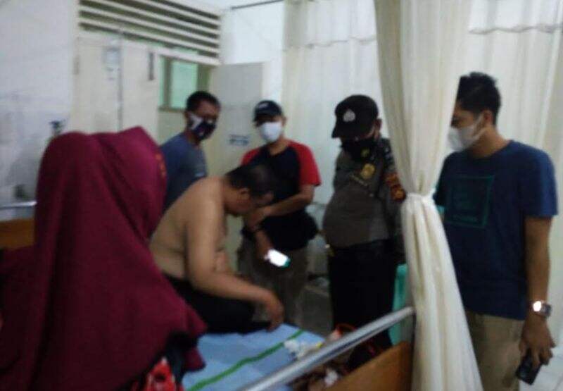 Lagi Sholat Subuh, Seorang Pria Ditikam Tetangganya di Mushola