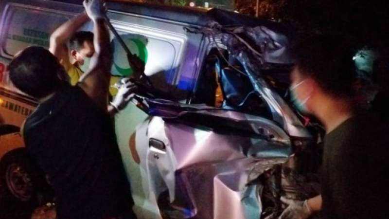 Ambulans Maut Tewaskan Empat Penumpangnya, Terpental sampai Berputar, Moncong Depan Rusak, dan Ban Copot