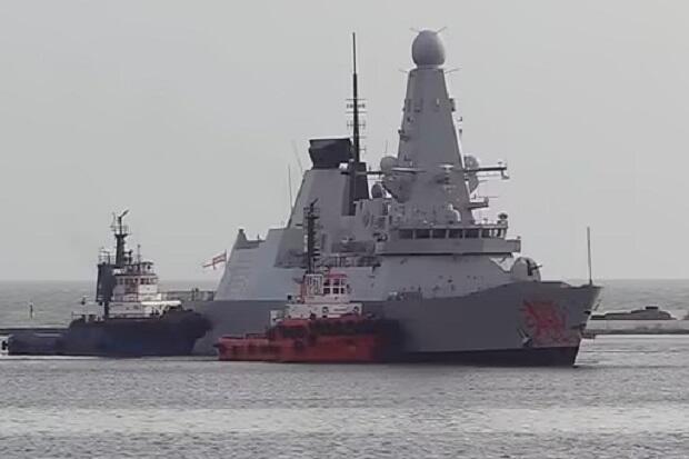 Rusia Usir Kapal Perang Inggris dari Perairan Dekat Crimea