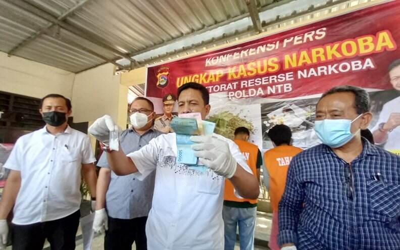 Kelabui Polisi, Transaksi Sabu di Rumah Makan