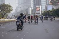 Viral! Pengendara Motor Plat AA Acungkan Jari Tengah ke Pesepeda