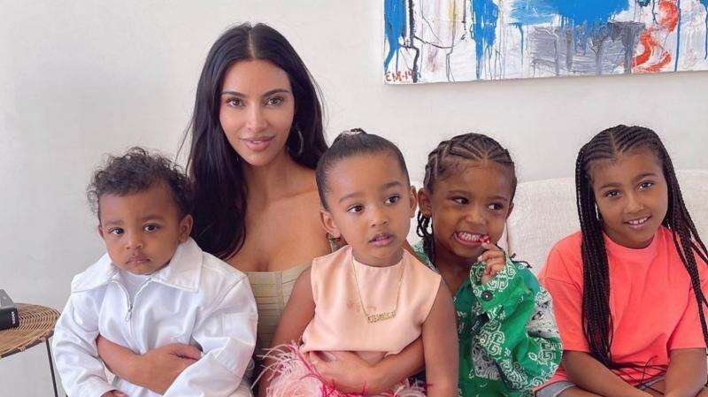 Kim Kardashian dan 4 Anaknya Positif Covid-19, Begini Kronologinya