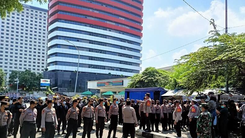 Gedung KPK Dijaga Ketat Puluhan TNI-Polri, Mobil Barakuda Ikut Bersiaga