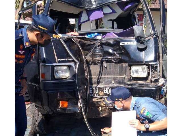 Pikap Maut Dijejali 4 Orang di Depan, 10 Lainnya di Belakang