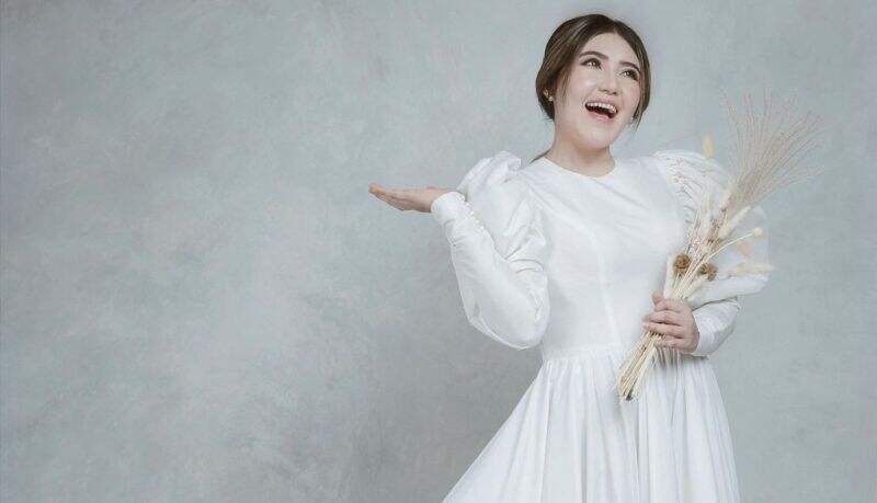 Via Vallen Berbalut Busana Mirip Gaun Pengantin, Mau Nikah?