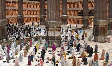 Allah Swt Menegur Orang yang Sholat Tetapi Lalai