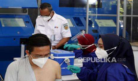 Ratusan Ribu Warga Usia 18+ Mendaftar Vaksinasi Covid-19