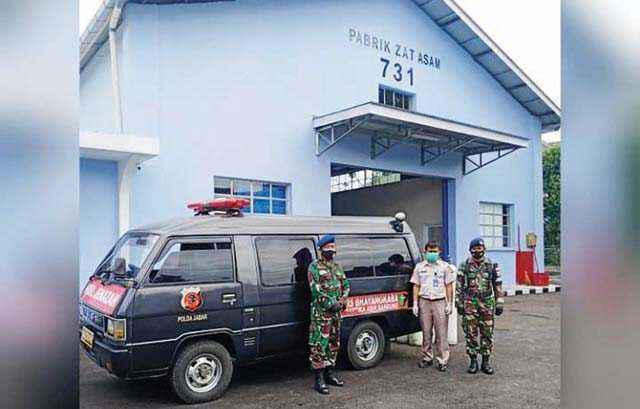 Prajurit TNI Aktif Bersilaturahmi dengan Warga Papua