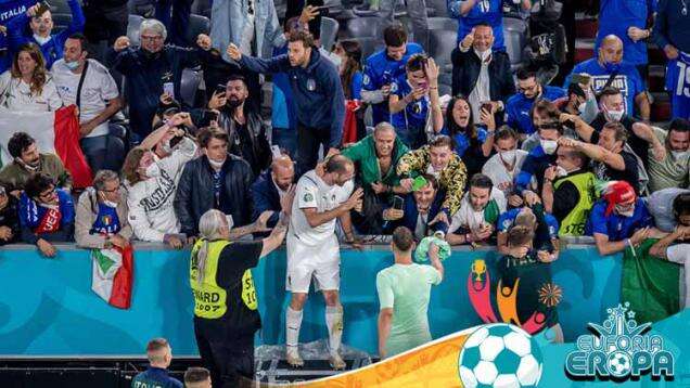 Tanpa Masker, Fans Italia Menggila di Roma Usai ke Final Euro 2020