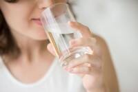 Bunuh Racun hingga Tingkatkan Metabolisme Tubuh, Ini Manfaat Minum Air Putih di Pagi Hari