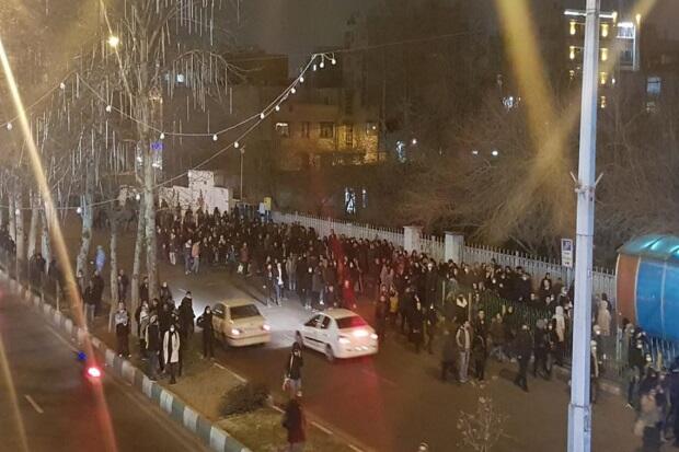 Demonstran Iran Protes Pemadaman Listrik, Teriak `Matilah Khamenei`