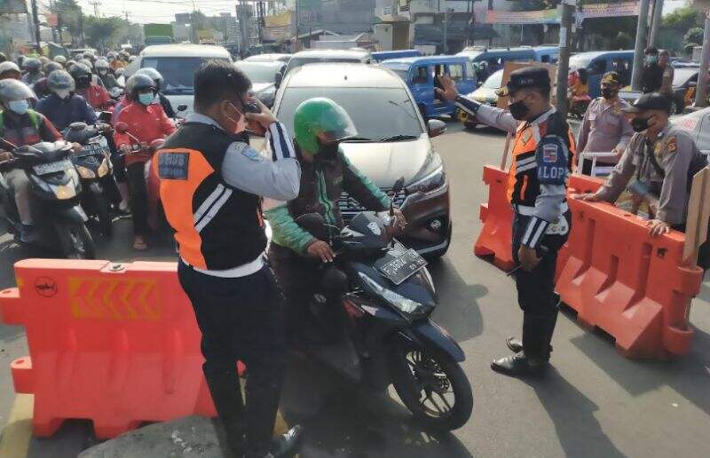 Penyekatan PPKM Darurat, Jalan Raya Bogor-Jakarta Macet Parah