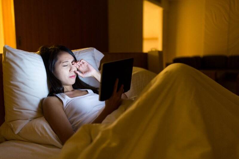 Jam Tidur Tidak Normal, 4 Zodiak Ini Paling Suka Begadang