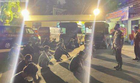 Polisi Amankan 20 Remaja Nongkrong Larut Malam di Menteng