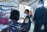 Lanal Tegal Gelar Serbuan Vaksinasi untuk Masyarakat Pesisir Kota Tegal