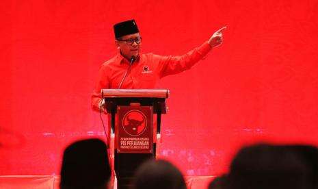 Ulang Tahun, Hasto Diberi Hadiah Buku Digital