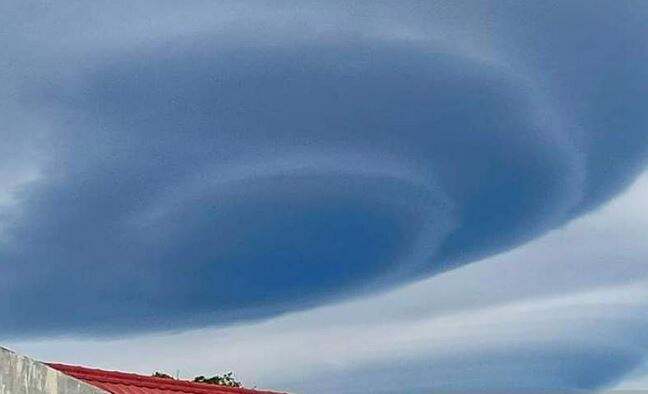 Viral Awan Berbentuk UFO Muncul di Langit Aceh
