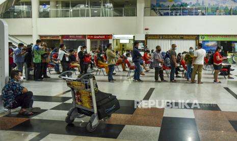 Wiku: Pelaku Perjalanan Mendesak Wajib Patuh Aturan PPKM