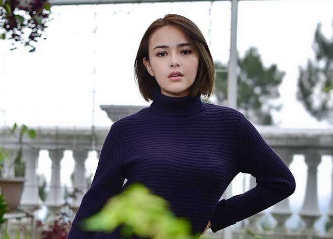 Pakai Dress Harga Merakyat, Amanda Manopo Tak Kehilangan Pesonanya