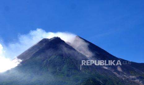 Merapi Ratusan Kali Luncurkan Lava Pijar Sepekan Terakhir