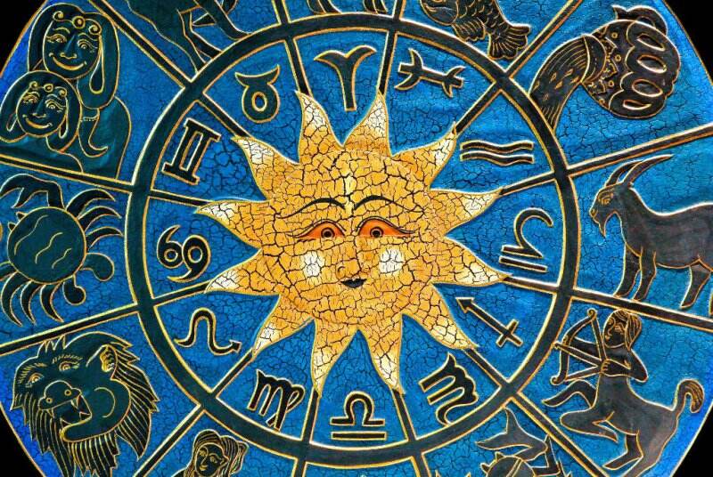 Pengkhianat, 4 Zodiak Ini Suka Menikam Orang dari Belakang
