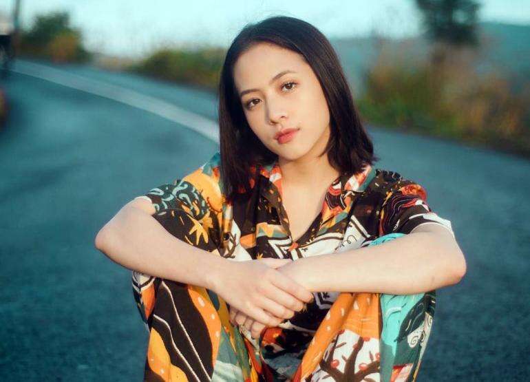 Adhisty Zara Cium Ocin, Foto Mesra Bareng Pacar Raib