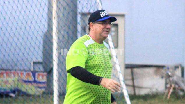 Liga 1 Masih Samar, Pelatih Persib Nikmati Perkembangan Sepak bola Dunia