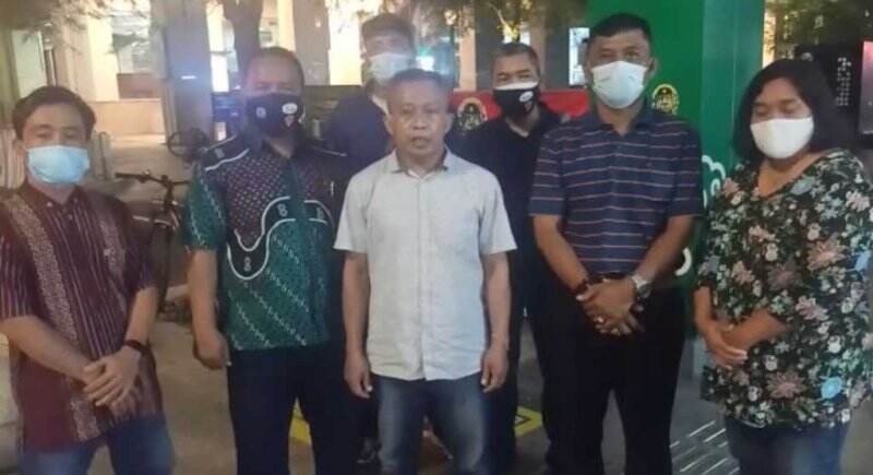 Pengibaran Bendera Putih Tanda Menyerah Di Malioboro, Suara Pedagang Terbelah